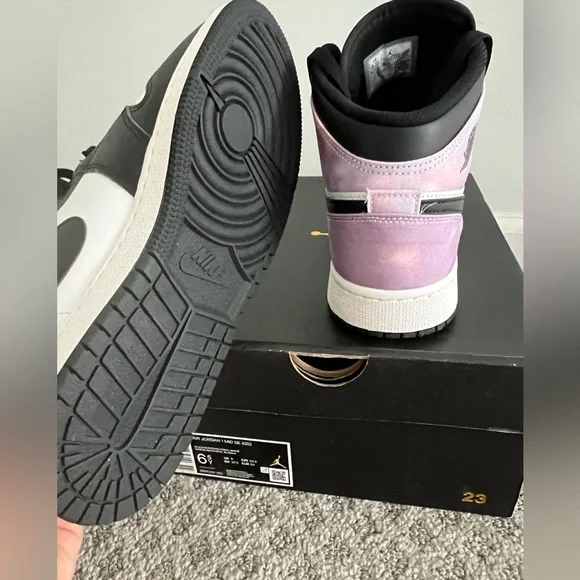 NIB air Jordan 1 mid se so 6.5 youth (women’s 8)